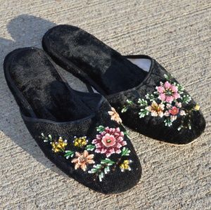 🖤♣️Embellished Vintage Black Velvet Slippers♣️♠